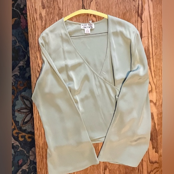 Green satin wrap top with a slight v-neck - Picture 1 of 4